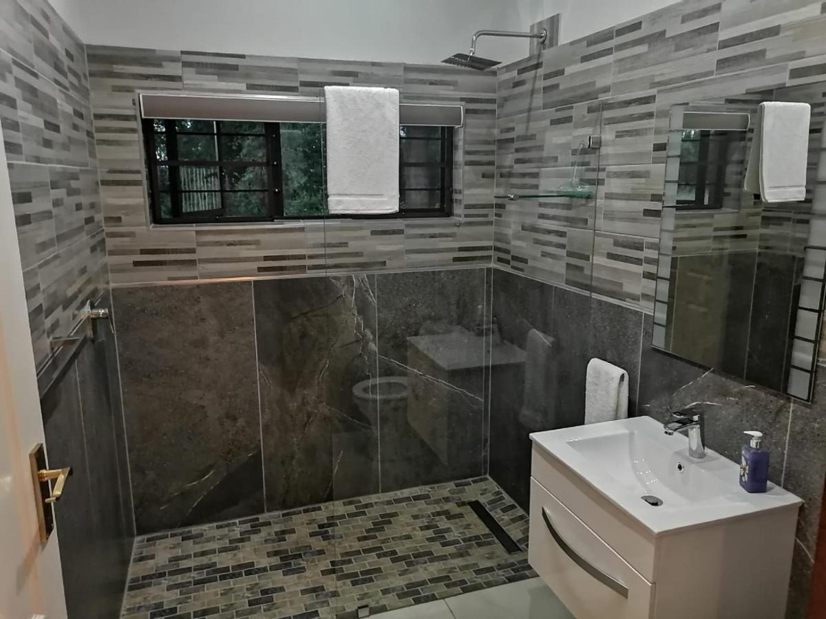 Honeybird Self Catering Accommodation Hluhluwe Esterno foto